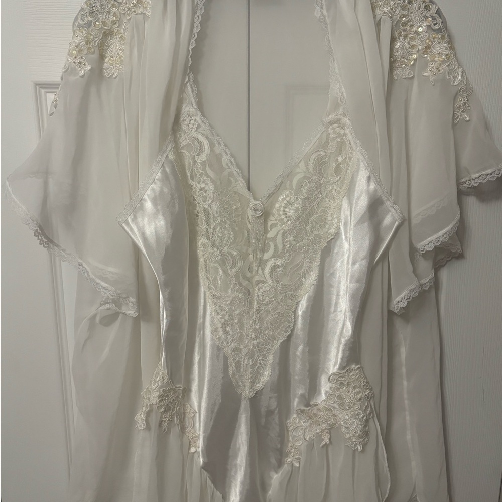 Exquisite White Satin and Lace Nightgown and jacket. Sz S